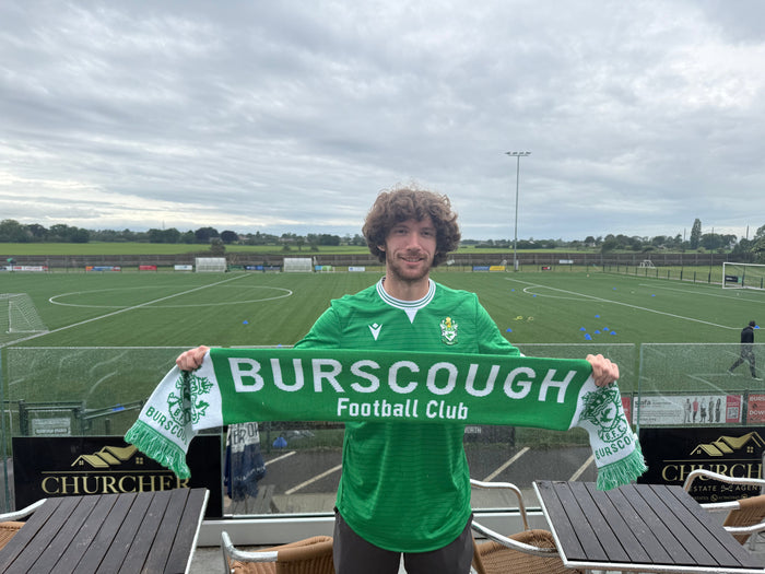 Wizard Winger Signs Contract at the Linnets